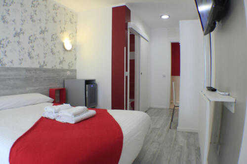 hostal-madrid-sol-habitacion-matrimonio-8b