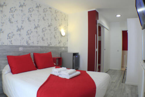 hostal-madrid-sol-habitacion-matrimonio-8c