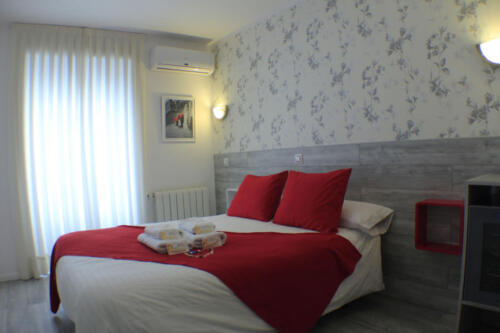 hostal-madrid-sol-habitacion-matrimonio-8e