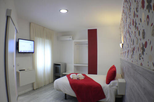 hostal-madrid-sol-habitacion-matrimonio